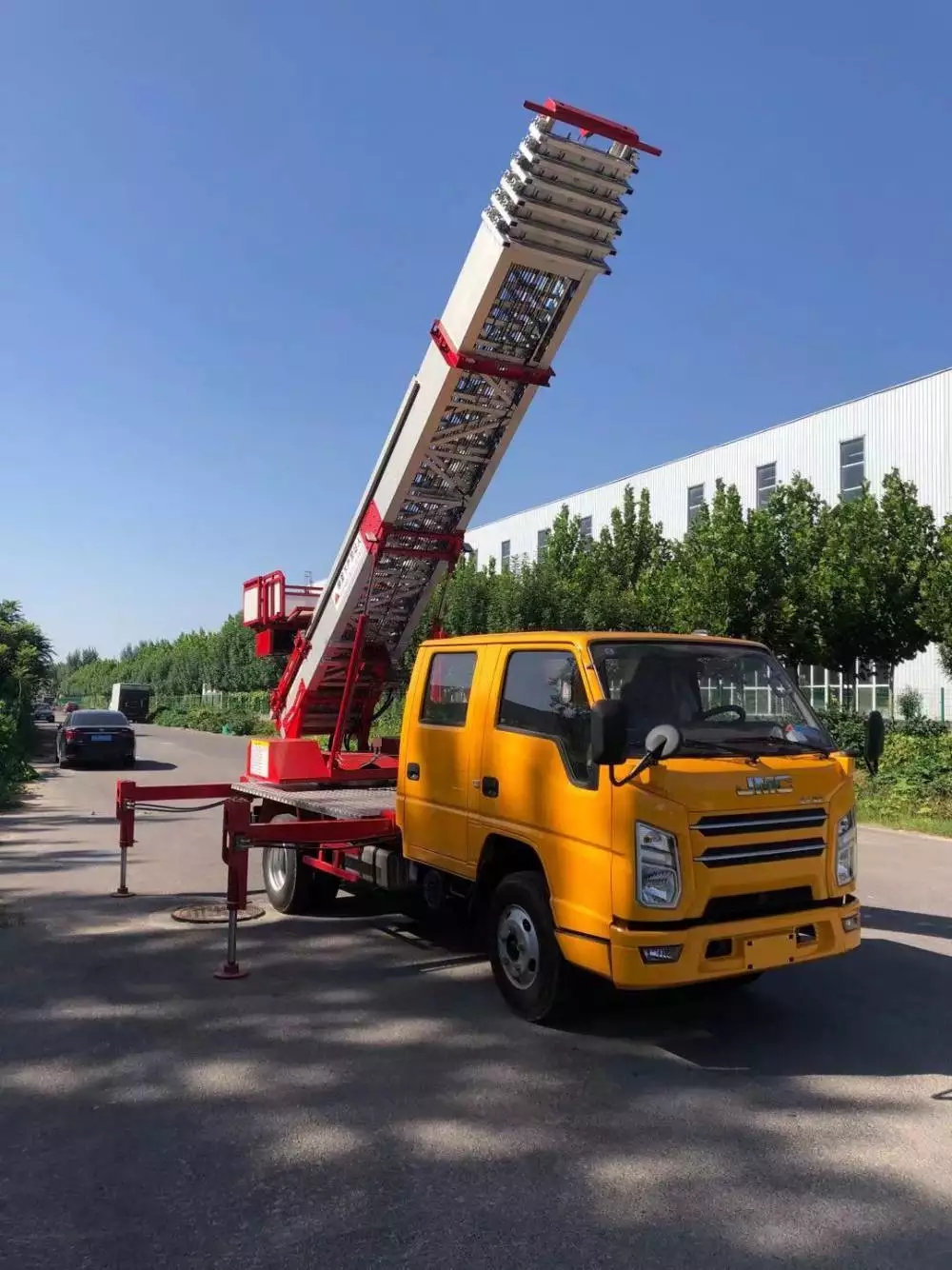 伍家岗附近的云梯车出租服务：轻松解决高空作业需求