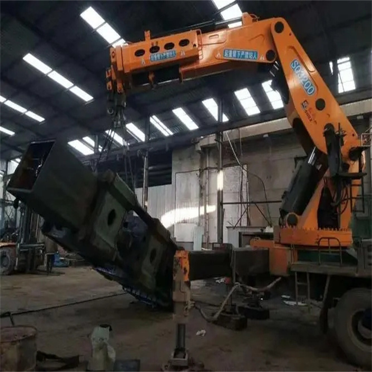 伍家岗130吨折臂吊车出租吊机租赁附近电话